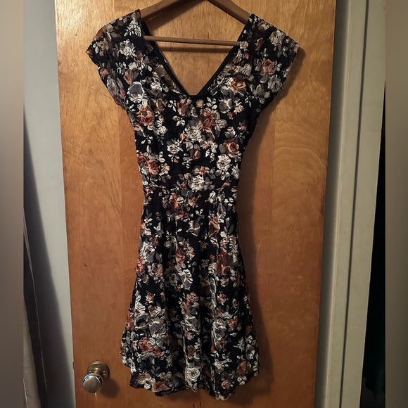 L8ter Black & Floral Open Back Lace Mini Dress S - Picture 4 of 11